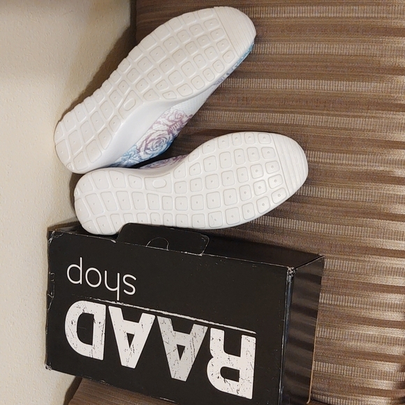 Raad Shop Women's low top sneakers. pink & blue mandala shoes. Size 10.5 - Picture 3 of 5